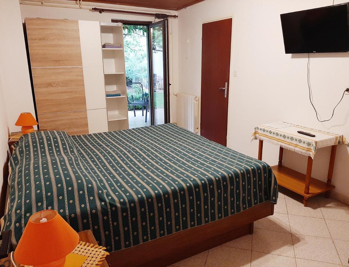 Cvitic Apartments Ровінь Екстер'єр фото